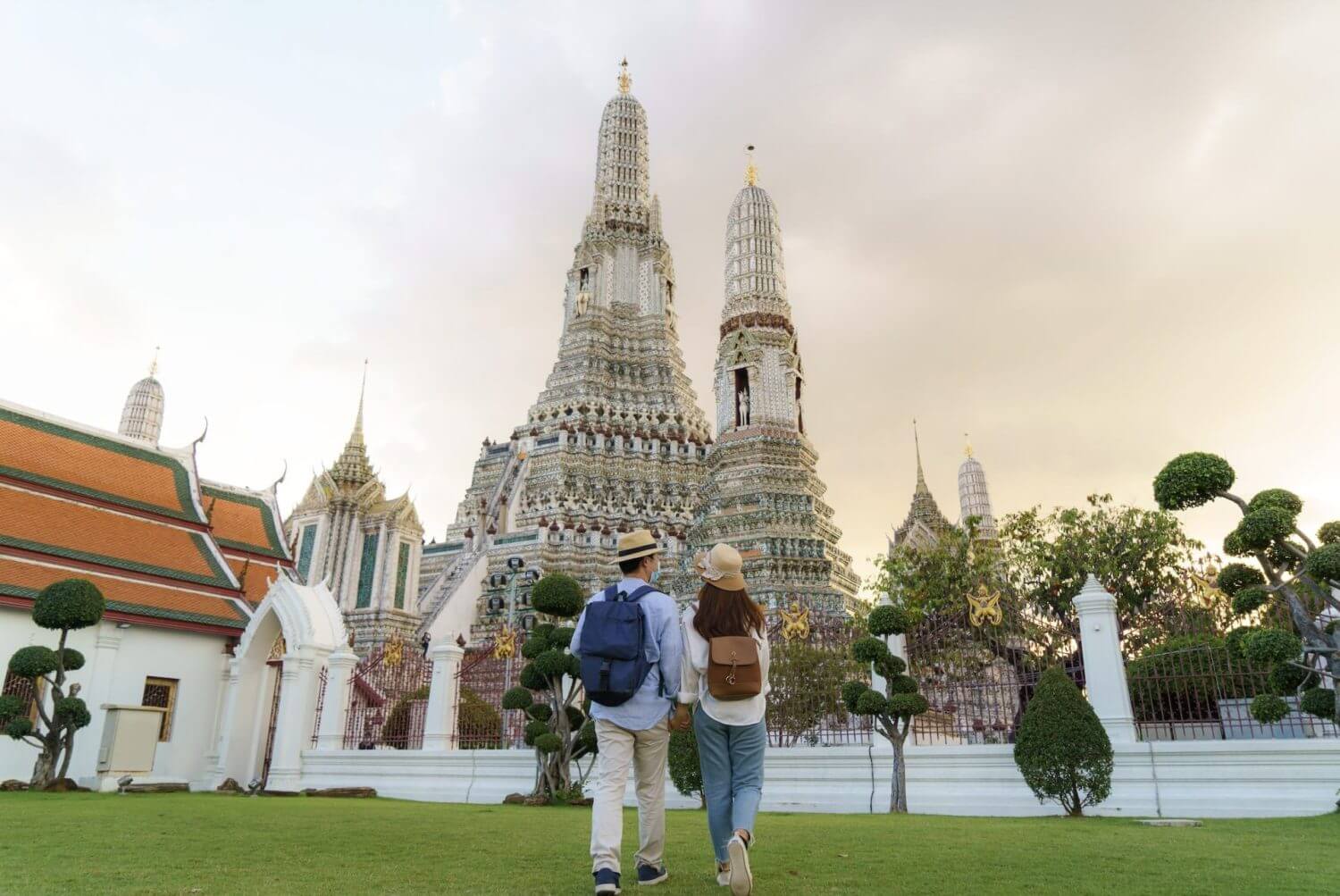Explore Wat Arun temple