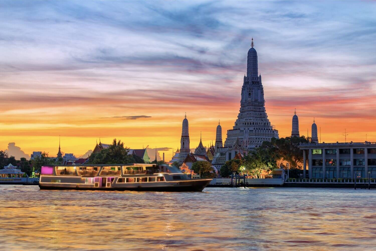 Dinner on the cruise in Bangkok
