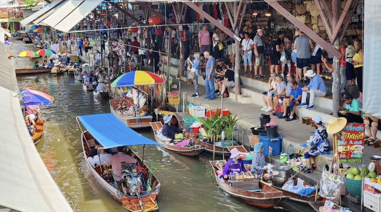 Visiting float market
