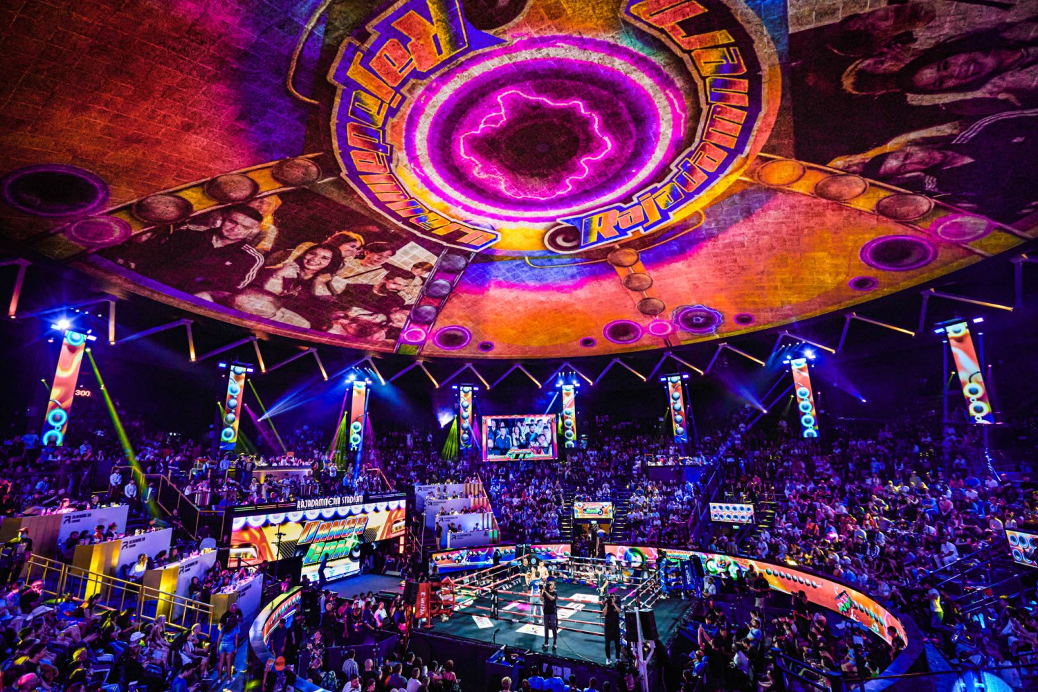 Rajadamnern Stadium live Muay Thai boxing match with immersive show