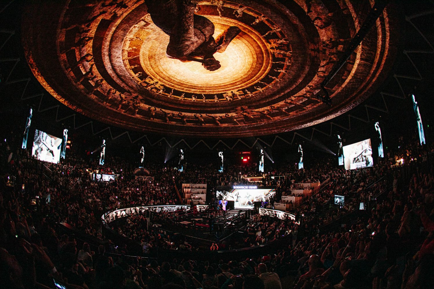 Discover what makes Rajadamnern Stadium one of the best live shows in Bangkok